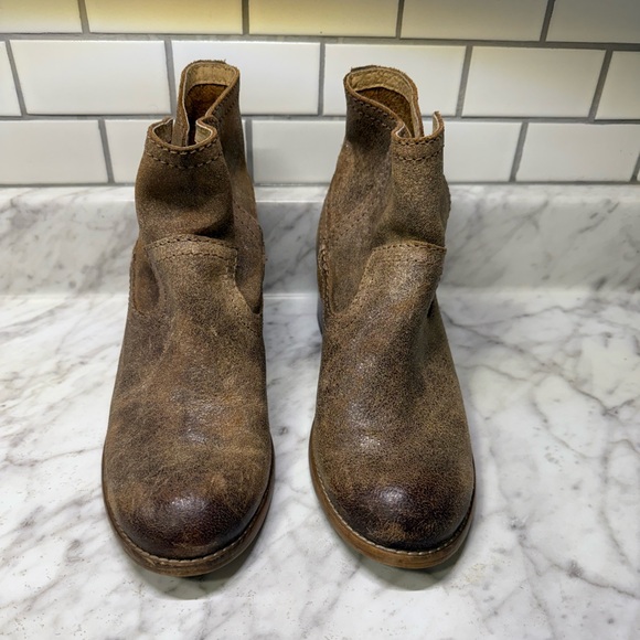 Diba True Walnut Grove Distressed Leather Western Booties, size 7 - Picture 3 of 7